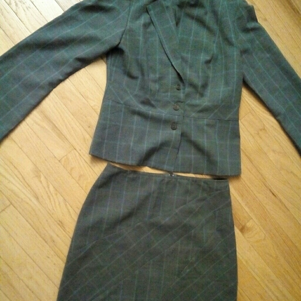 Women's skirt suit